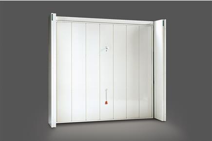 Internal coating with vertical metal sheet panels arranged